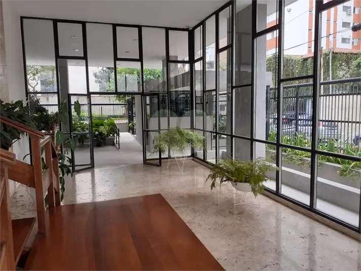 Apartamento com 3 quartos para alugar em Jardim Paulista – SP