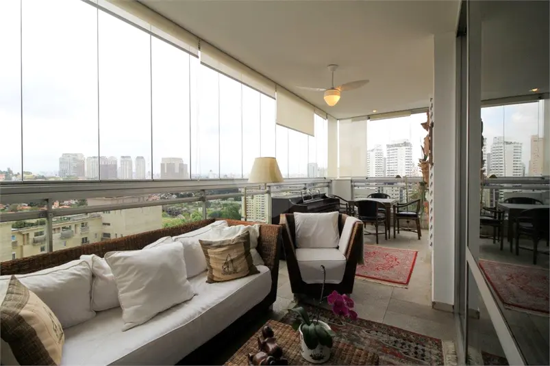 Apartamento com 4 quartos à venda em Real Parque – SP