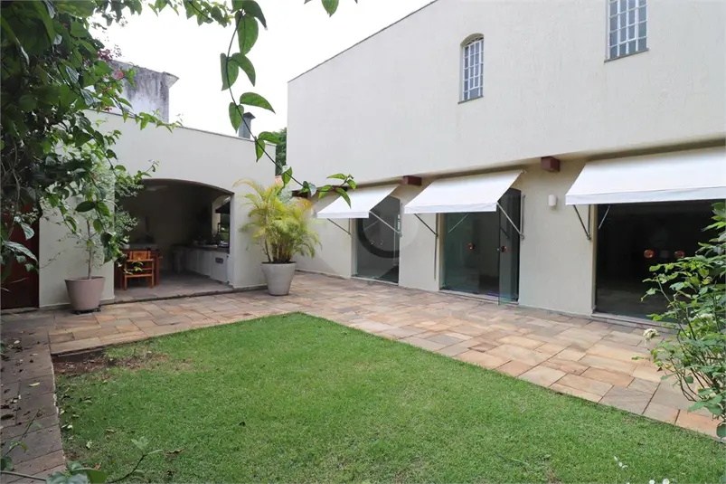 Sobrado com 4 quartos à venda em Alto de Pinheiros – SP