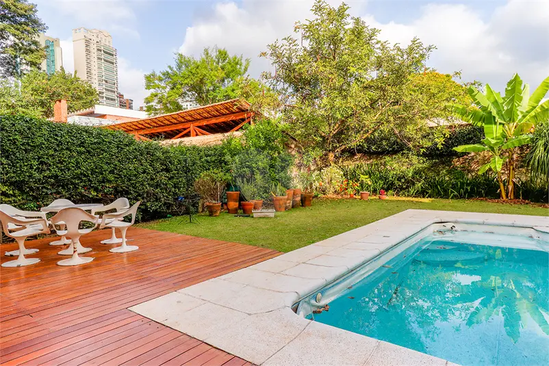 Casa com 4 quartos à venda em Alto de Pinheiros – SP