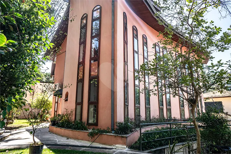 Sobrado com 4 quartos à venda em Alto de Pinheiros – SP