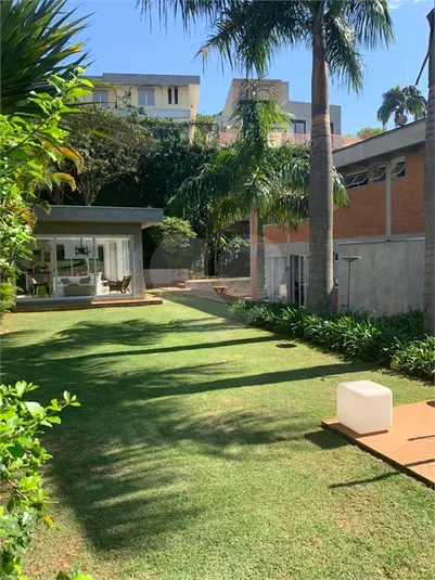 Casa com 4 quartos à venda em Alto de Pinheiros – SP
