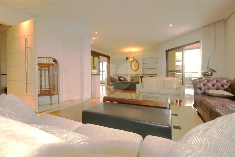 Apartamento com 4 quartos à venda em Moema – SP