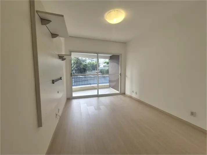 Apartamento com 3 quartos para alugar em Alto de Pinheiros – SP