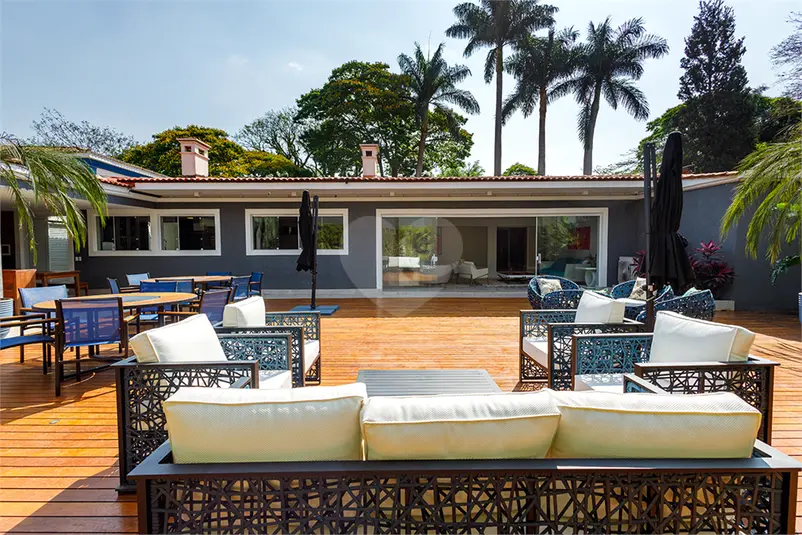 Casa térrea com 4 quartos à venda em Alto de Pinheiros – SP
