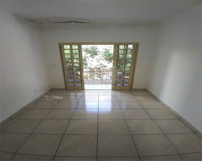 Casa com 3 quartos à venda ou para alugar em Paraíso – SP