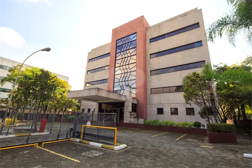Prédio inteiro à venda ou para alugar em Santo Amaro – SP