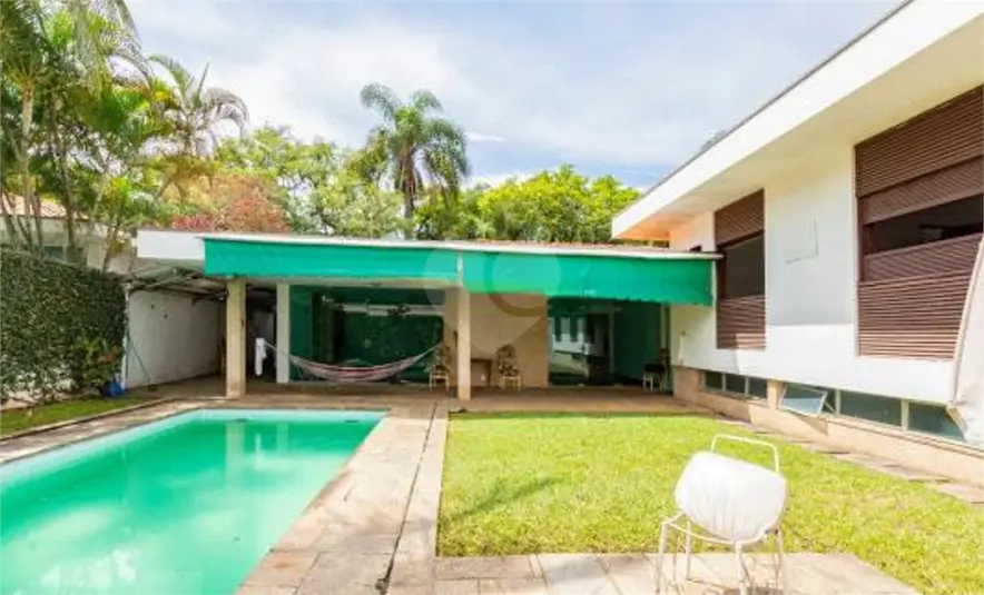 Sobrado com 4 quartos à venda em Alto de Pinheiros – SP