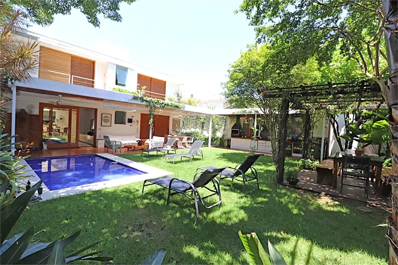 Sobrado com 4 quartos à venda em Alto de Pinheiros – SP