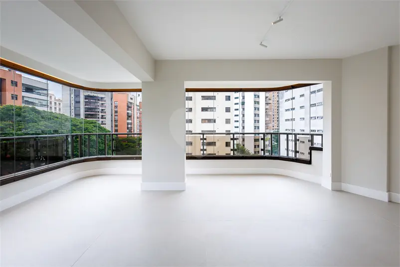 Apartamento com 4 quartos à venda em Moema – SP