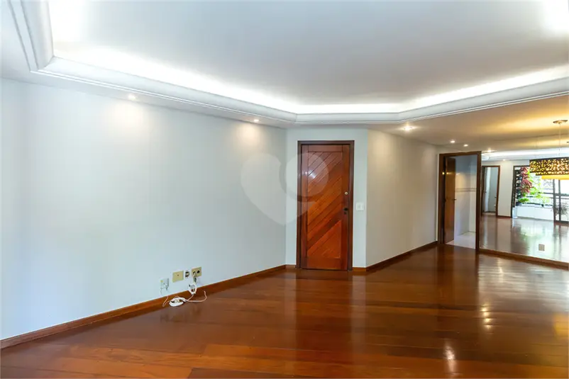 Apartamento com 4 quartos para alugar em Moema – SP