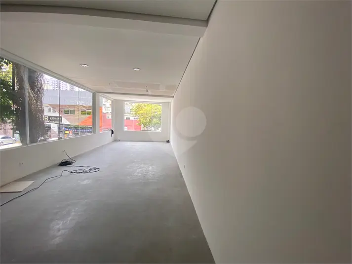 Loja para alugar em Alto de Pinheiros – SP