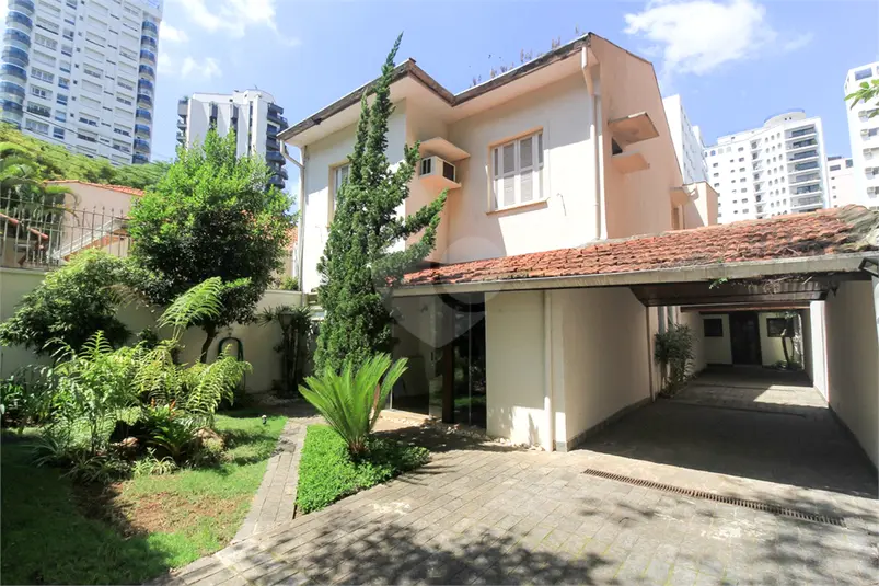 Casa com 3 quartos à venda ou para alugar em Moema – SP