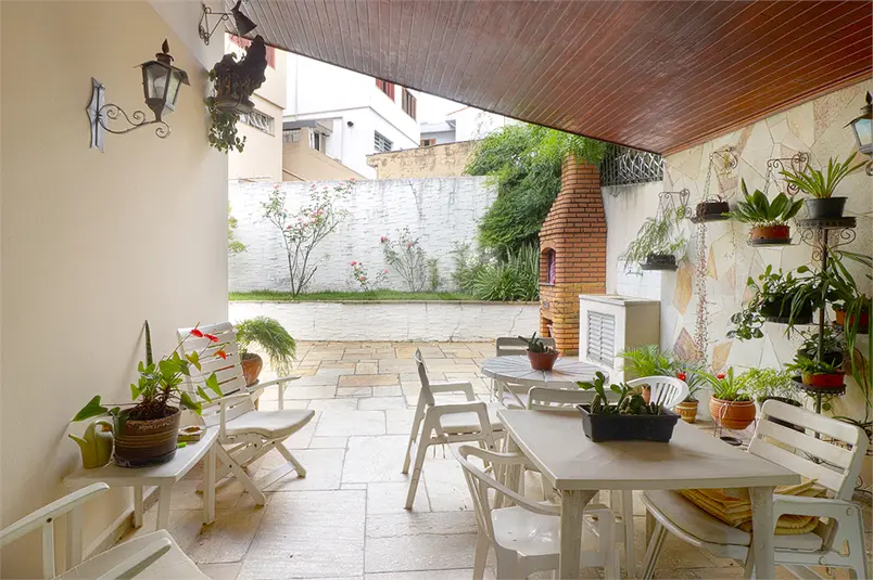 Casa térrea com 3 quartos à venda em Alto de Pinheiros – SP
