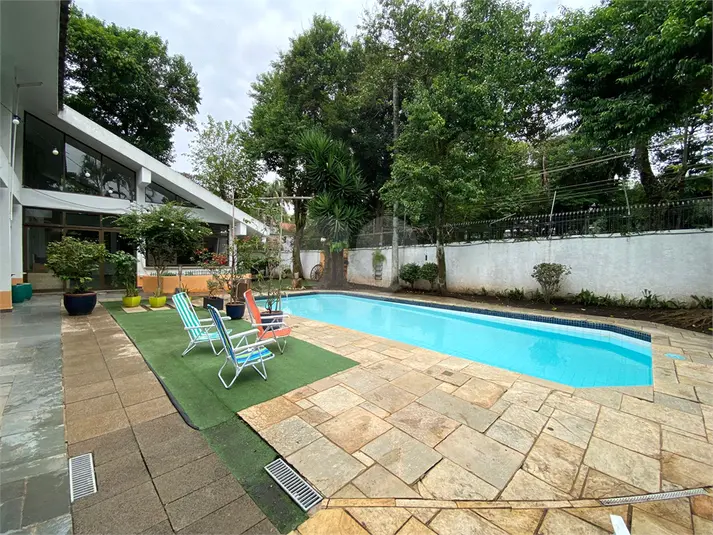 Casa com 4 quartos à venda em Alto de Pinheiros – SP