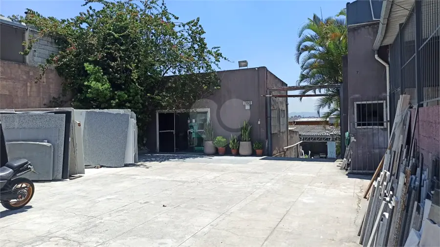 Galpão à venda em Penha – SP