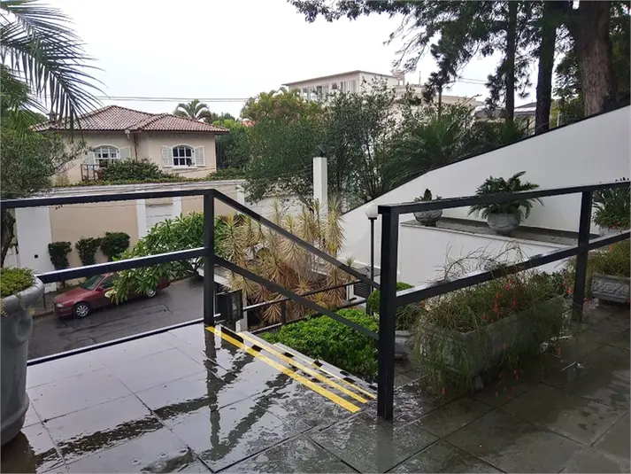 Casa à venda em Pacaembú – SP