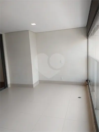 Apartamento com 3 quartos para alugar em Moema – SP