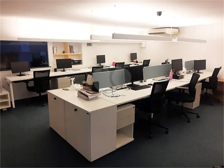 Prédio inteiro à venda em Centro – SP