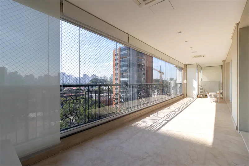 Apartamento com 4 quartos à venda em Moema – SP