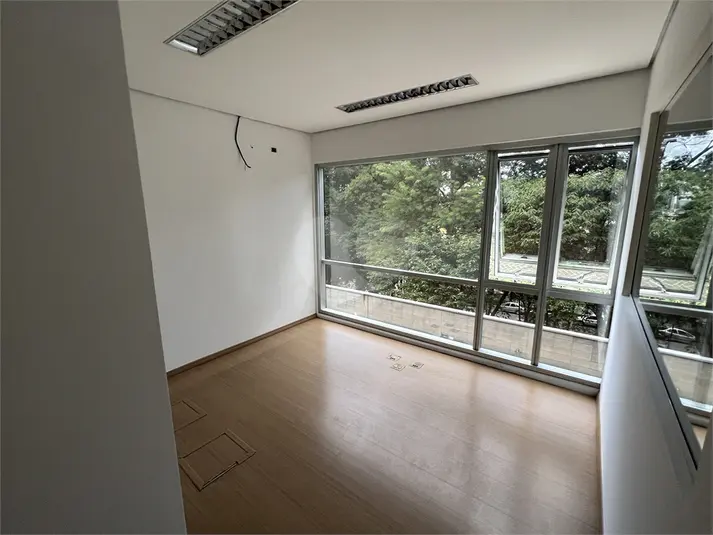 Salas para alugar em Real Parque – SP