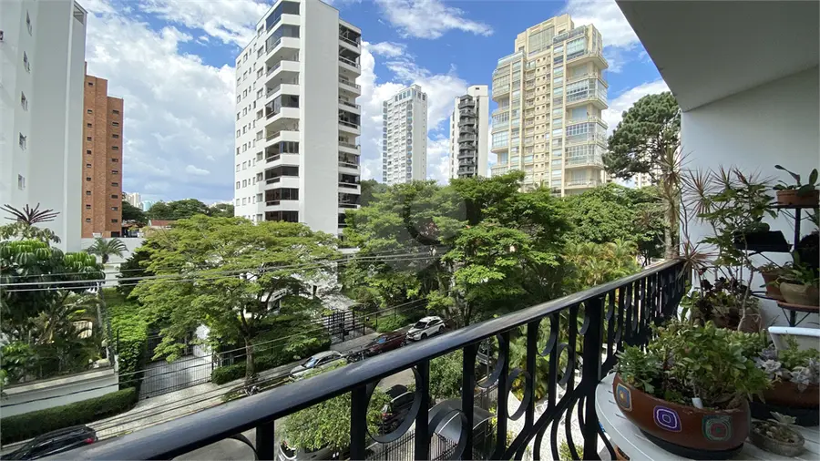 Apartamento com 4 quartos à venda em Moema – SP