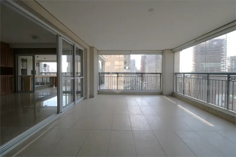 Apartamento com 4 quartos à venda em Moema – SP