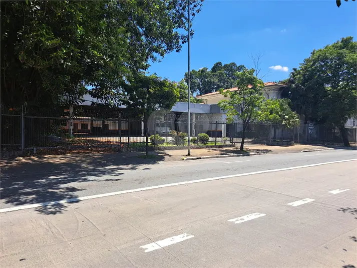 Prédio inteiro à venda ou para alugar em Jardim Paulista – SP