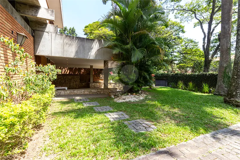 Sobrado com 4 quartos à venda em Alto de Pinheiros – SP