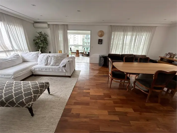 Apartamento com 4 quartos à venda em Moema – SP
