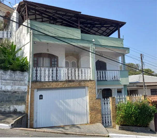 Sobrado com 3 quartos à venda em Horto – SP