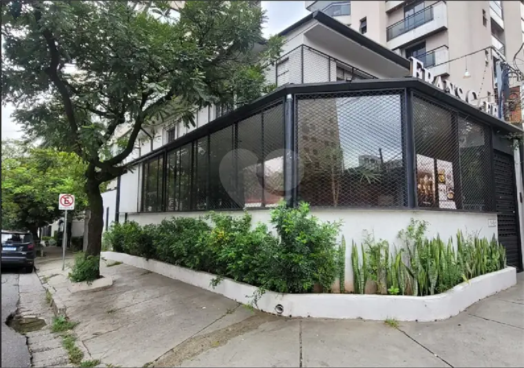 Casa à venda ou para alugar em Moema – SP