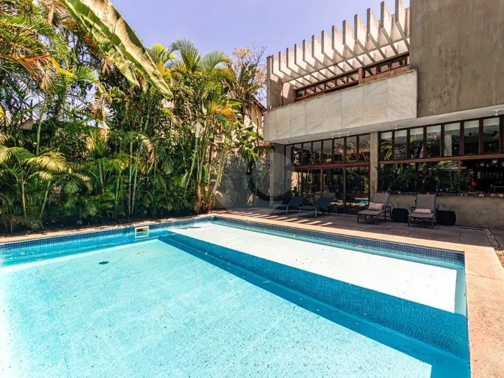 Sobrado com 4 quartos à venda em Alto de Pinheiros – SP