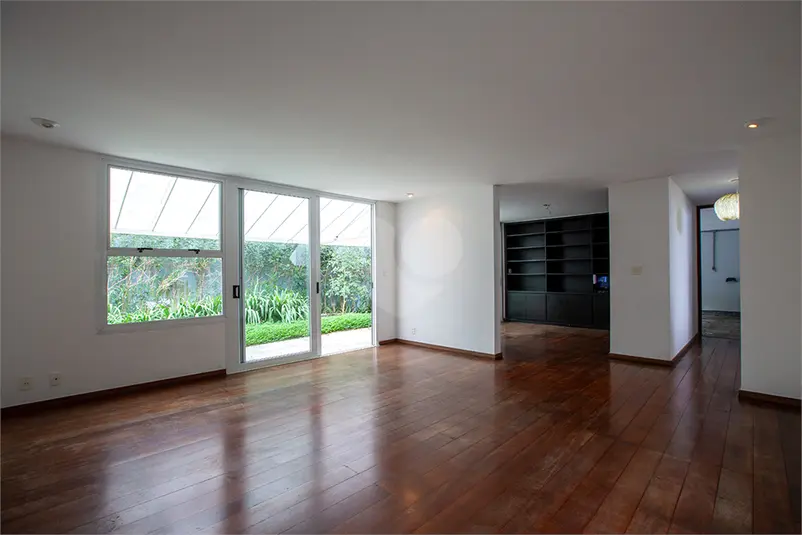Sobrado com 4 quartos à venda em Alto de Pinheiros – SP