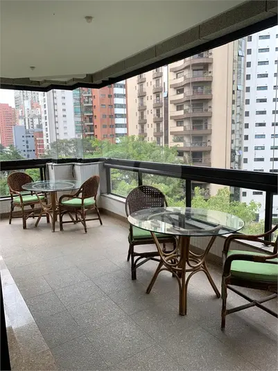 Apartamento com 4 quartos à venda ou para alugar em Moema – SP