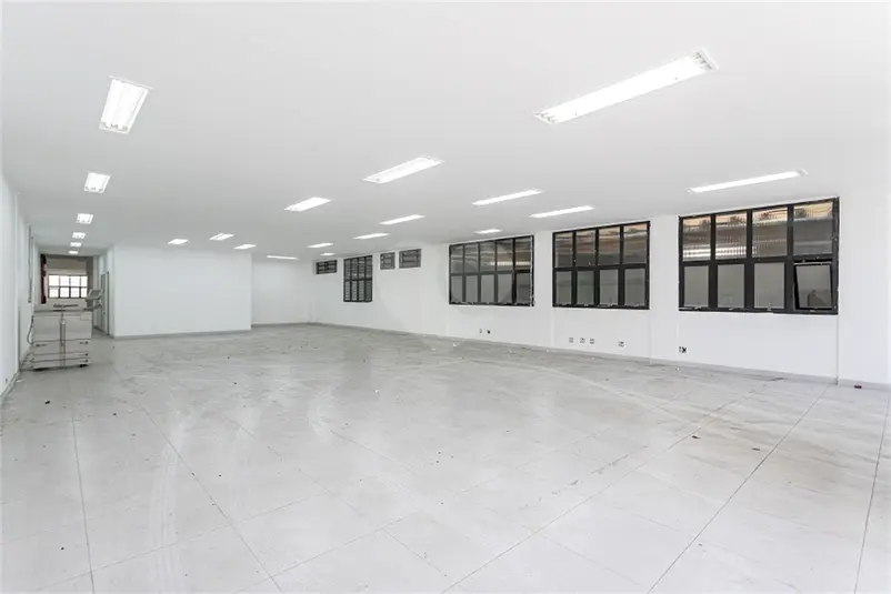 Prédio inteiro à venda ou para alugar em Centro – SP