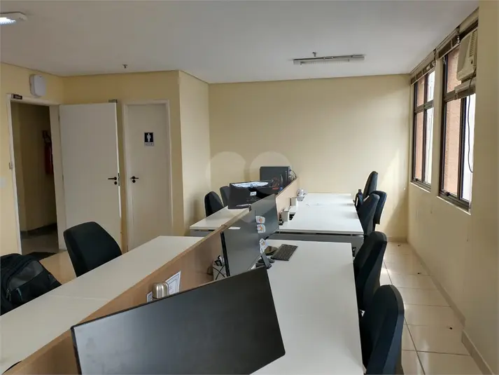 Salas à venda ou para alugar em Chácara Santo Antônio – SP