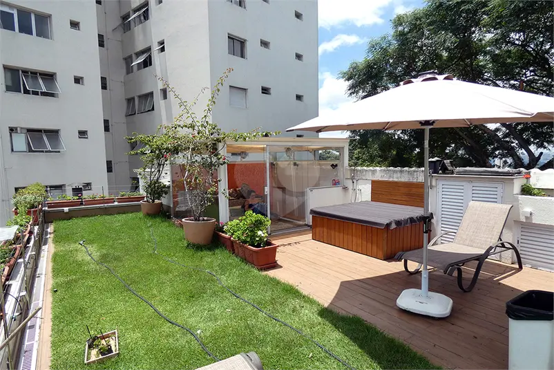 Condomínio com 3 quartos à venda em Alto de Pinheiros – SP