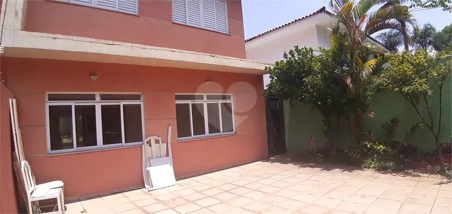 Condomínio com 3 quartos para alugar em Alto de Pinheiros – SP