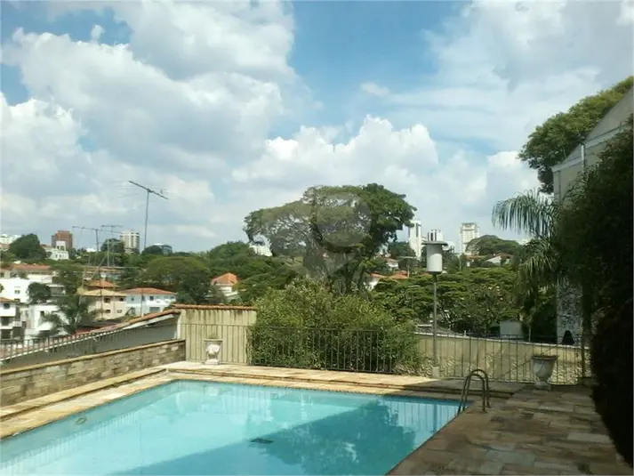 Sobrado com 4 quartos à venda em Pacaembú – SP