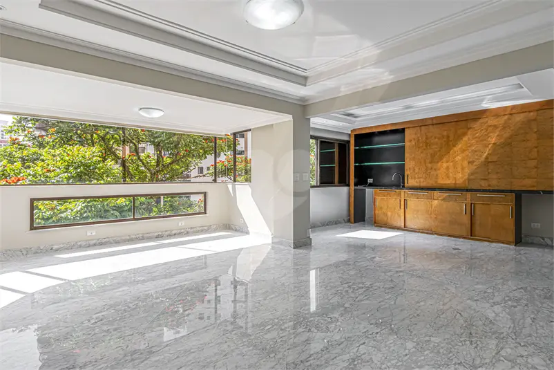 Apartamento com 3 quartos para alugar em Moema – SP