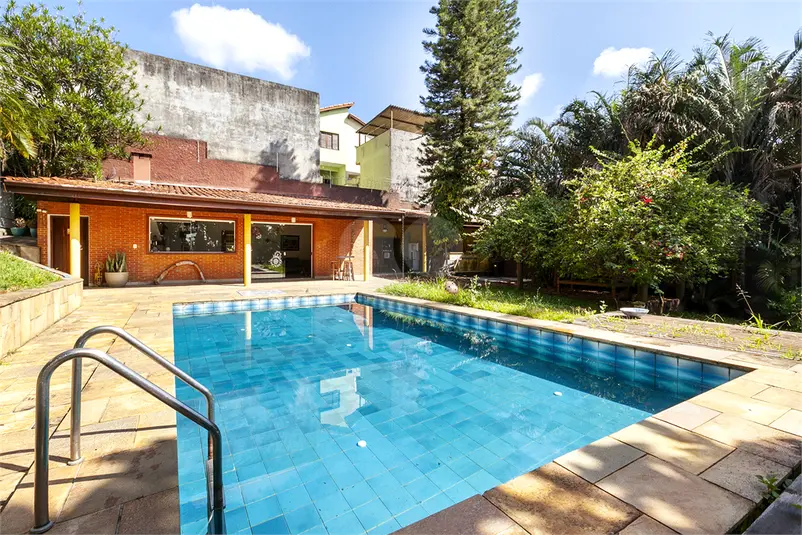 Casa com 4 quartos à venda ou para alugar em Campo Limpo – SP