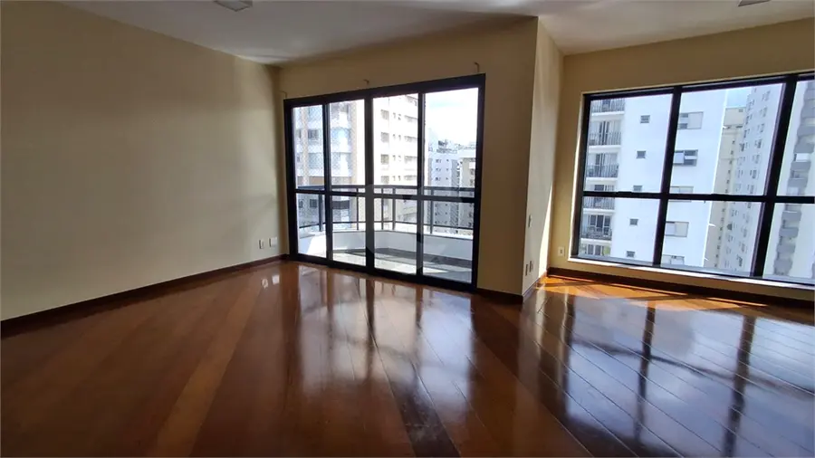 Apartamento com 3 quartos para alugar em Brooklin – SP