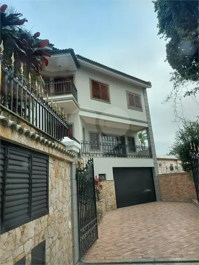 Sobrado com 3 quartos para alugar em Tremembé – SP