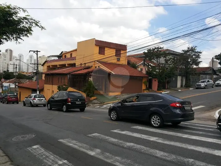 Prédio inteiro à venda em Saúde – SP