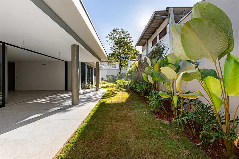 Casa térrea com 3 quartos à venda em Alto de Pinheiros – SP