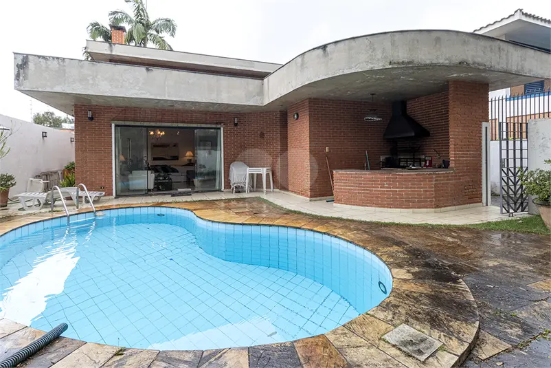 Sobrado com 5 quartos à venda em Alto de Pinheiros – SP
