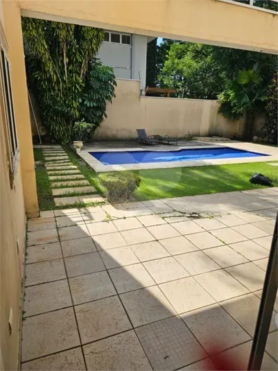 Sobrado com 4 quartos à venda em Alto de Pinheiros – SP