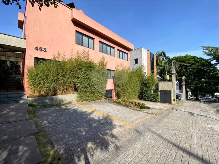 Sobrado com 12 quartos à venda em Alto de Pinheiros – SP