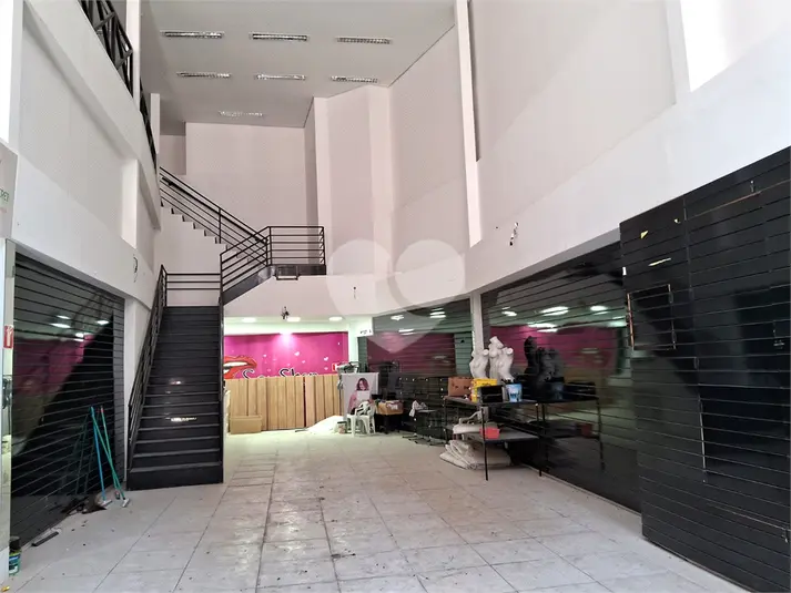 Prédio inteiro com 6 quartos à venda em Centro – SP